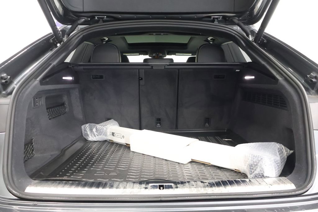 Used 2024 Audi SQ8 Prestige w/ Prestige Package image 28