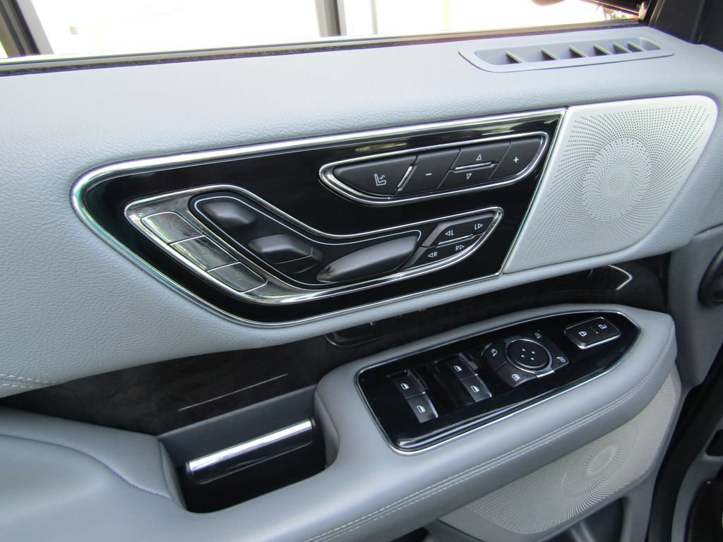 Used 2019 Lincoln Navigator Reserve w/ Cargo Package AWD/4WD image 26