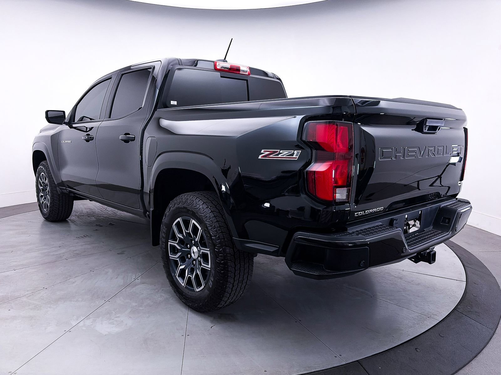 Used 2024 Chevrolet Colorado Z71 w/ Z71 Convenience Package 2 image 12
