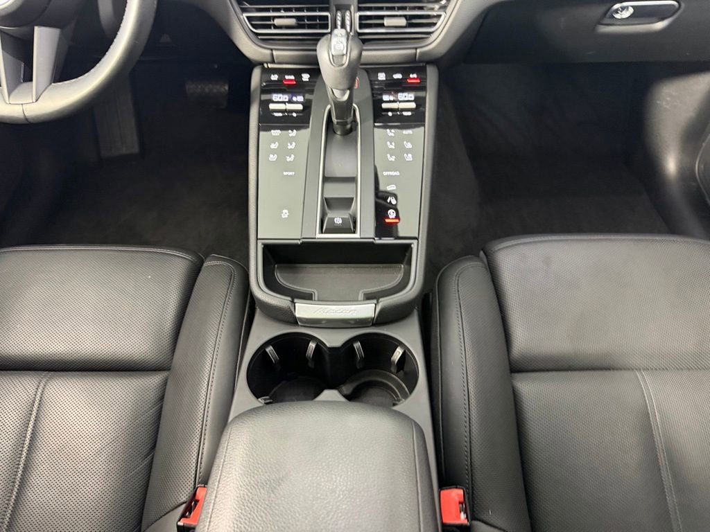 Used 2025 Porsche Macan AWD/4WD image 15
