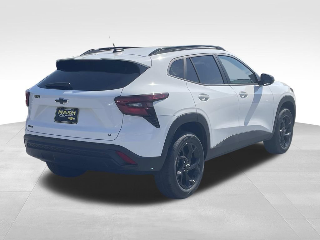 New 2026 Chevrolet Trax LT w/ Midnight Edition FWD image 3