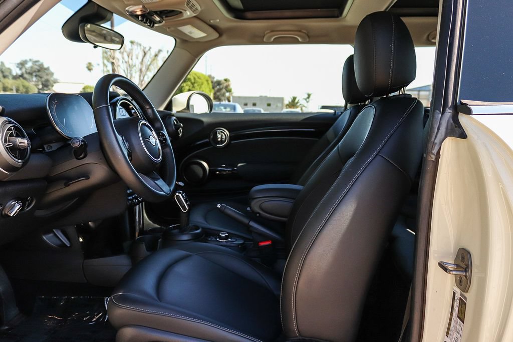 Used 2023 MINI Cooper 2-Door Hardtop FWD image 21