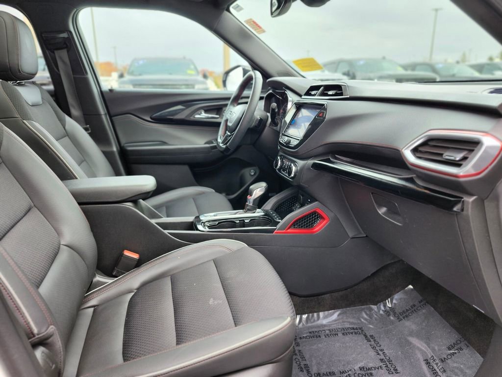 Used 2023 Chevrolet TrailBlazer RS w/ Sun and Liftgate Package image 9