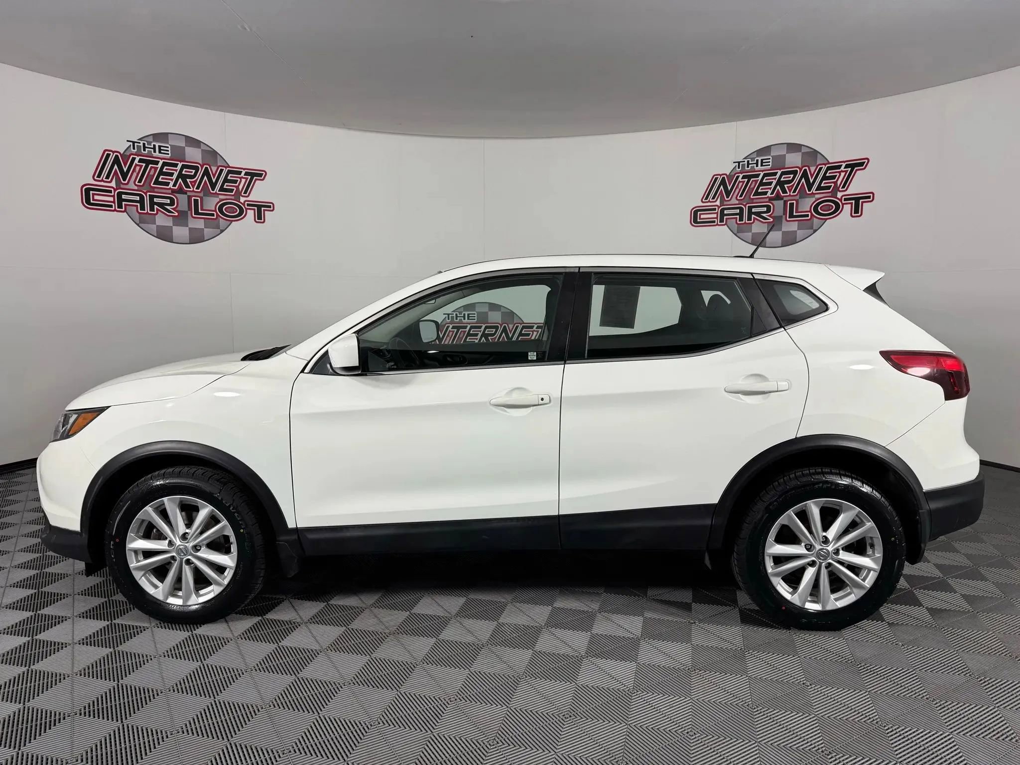 Used 2018 Nissan Rogue Sport S w/ S Appearance Package image 4