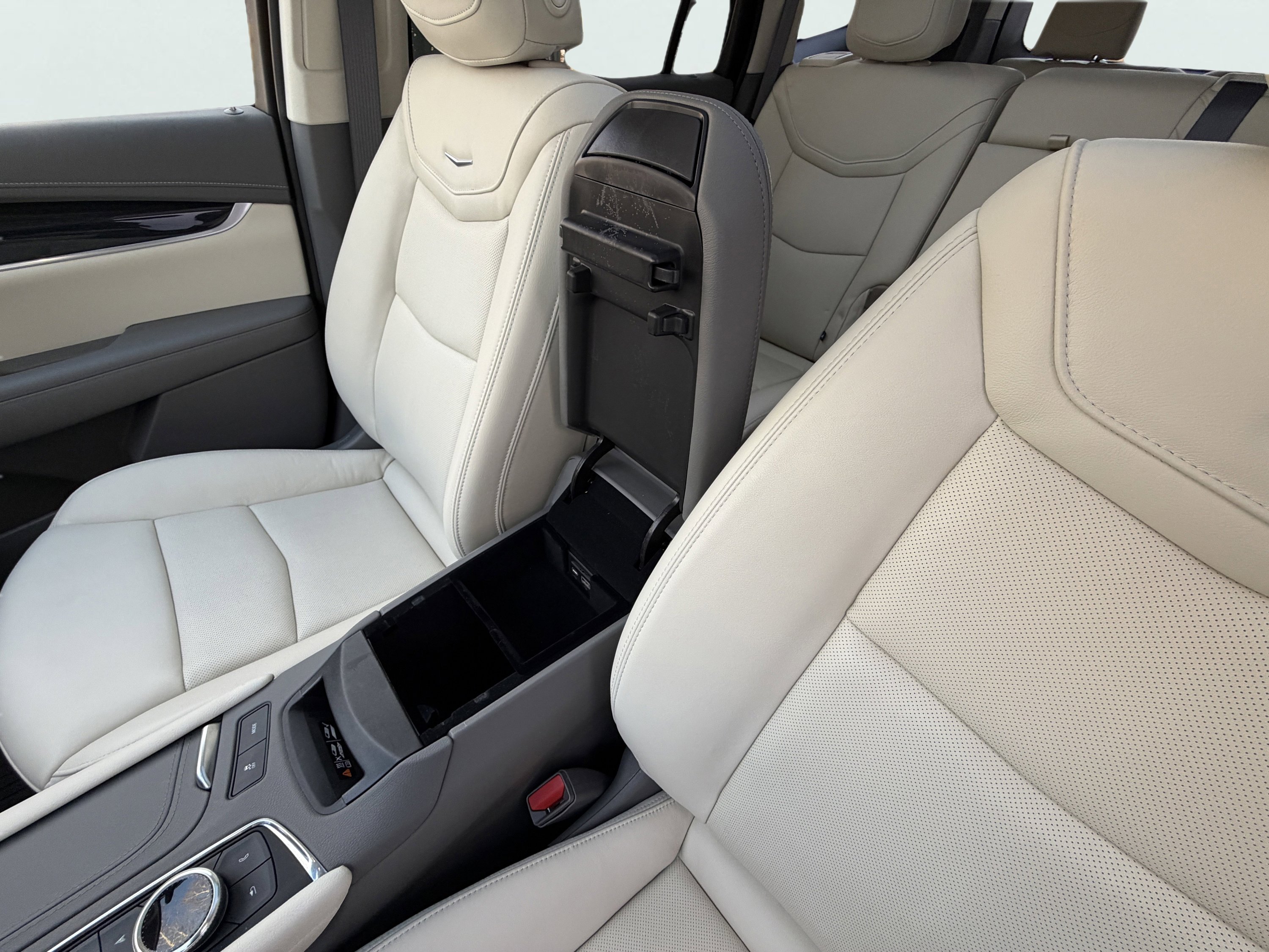 Certified 2025 Cadillac XT6 Premium Luxury w/ LPO, Floor Liner Package image 26