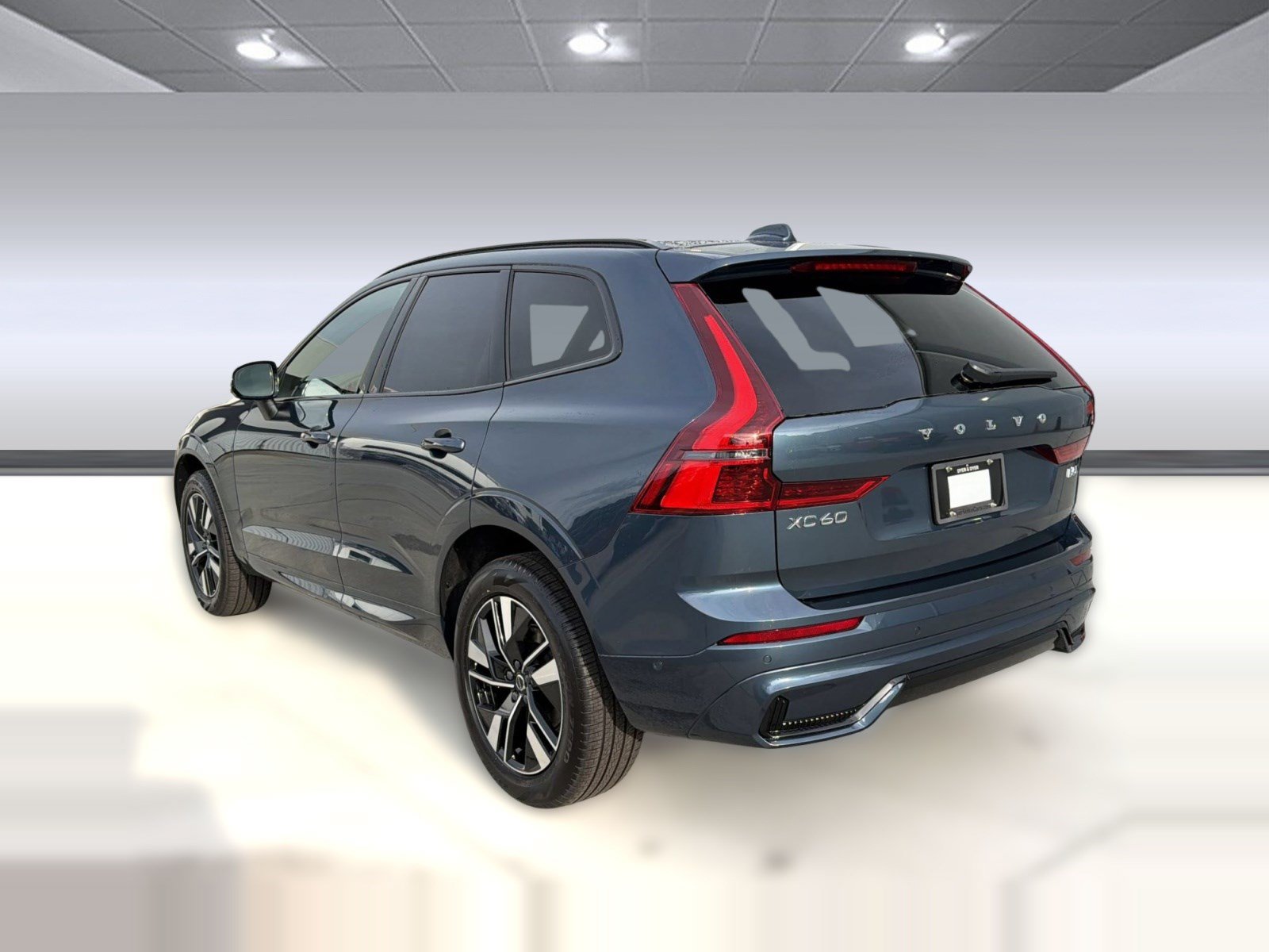 New 2026 Volvo XC60 B5 Plus w/ Climate Package AWD/4WD image 3