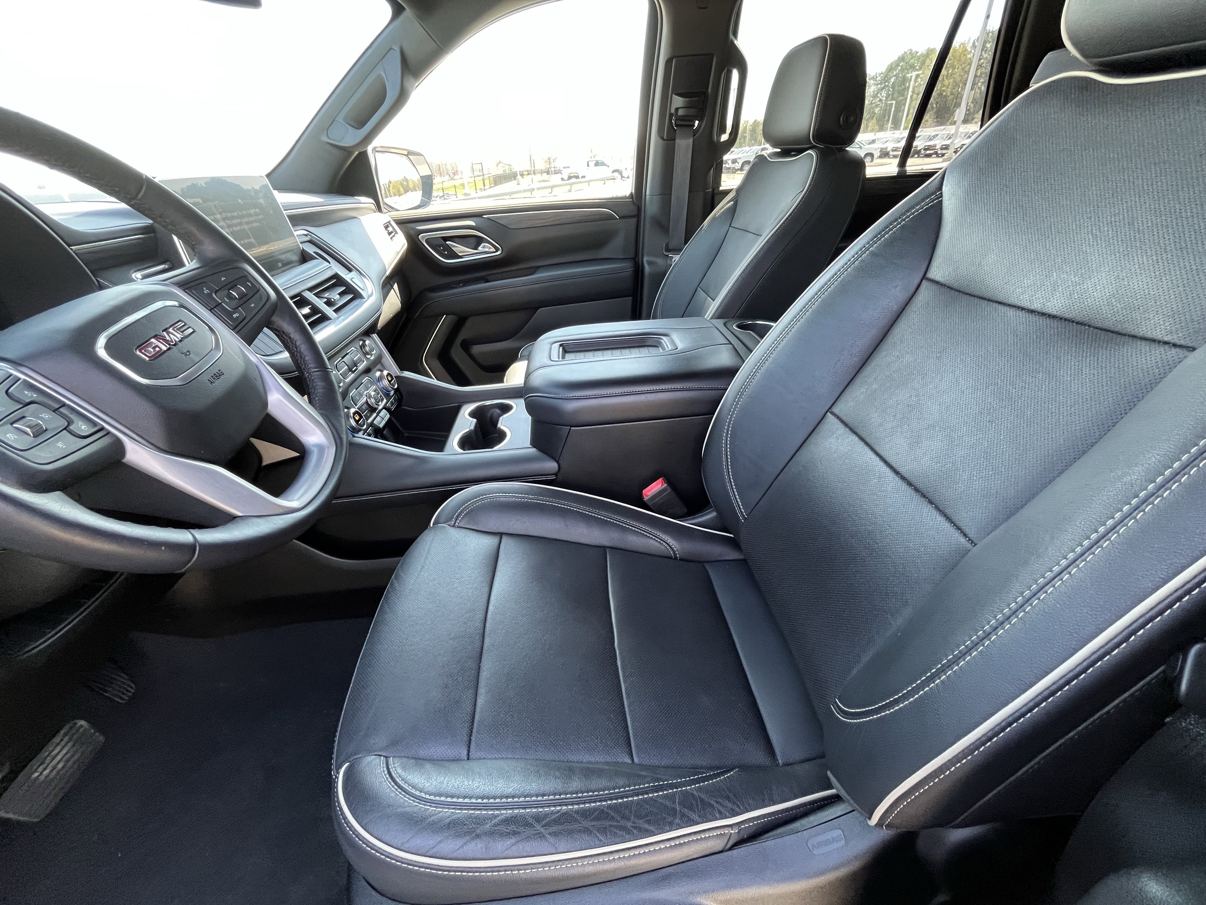 Used 2021 GMC Yukon SLT w/ SLT Luxury Plus Package image 16