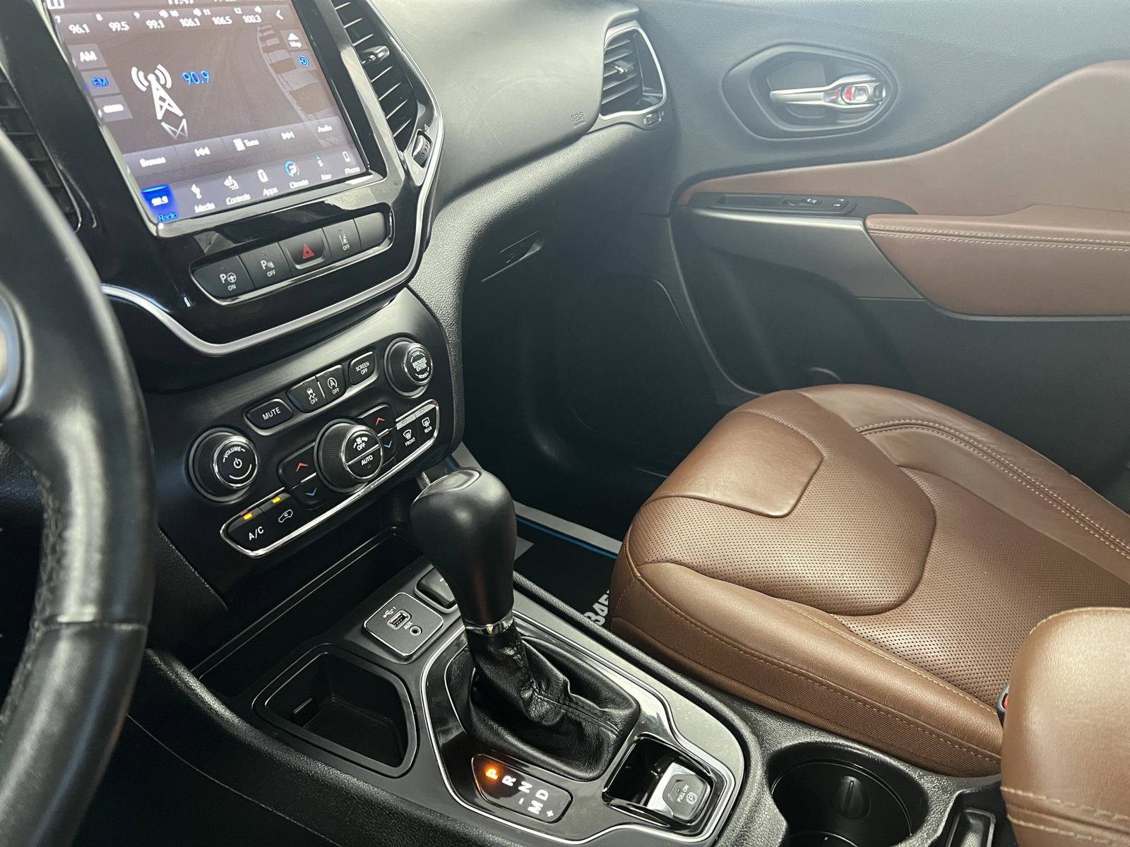 Used 2019 Jeep Cherokee Overland w/ Technology Group FWD image 25