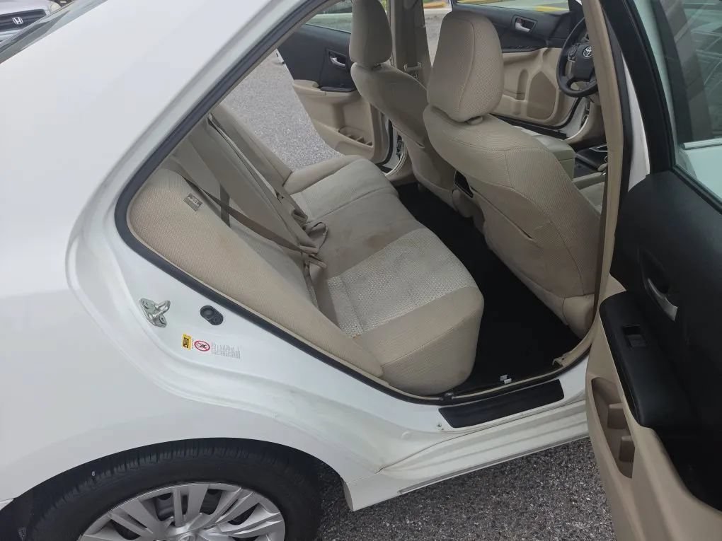 Used 2013 Toyota Camry LE FWD image 19