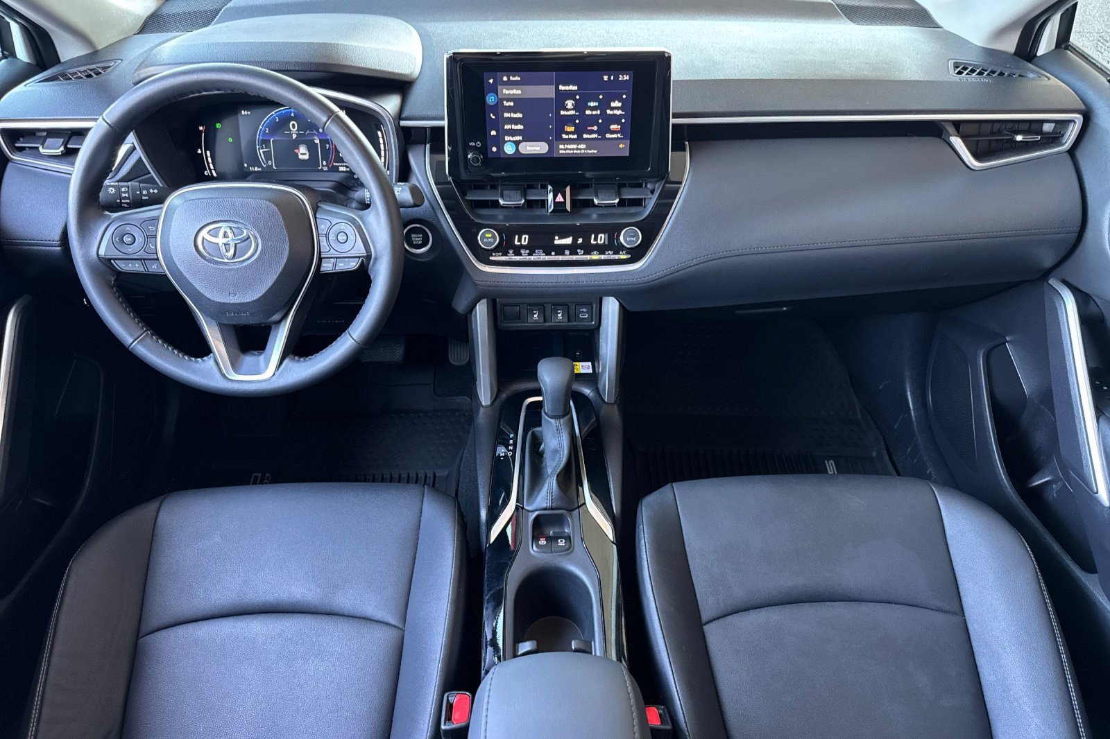 Used 2023 Toyota Corolla Cross XLE w/ Convenience Package FWD image 16