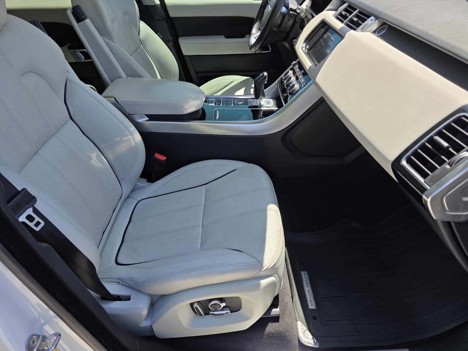 Used 2016 Land Rover Range Rover Sport Supercharged AWD/4WD image 3