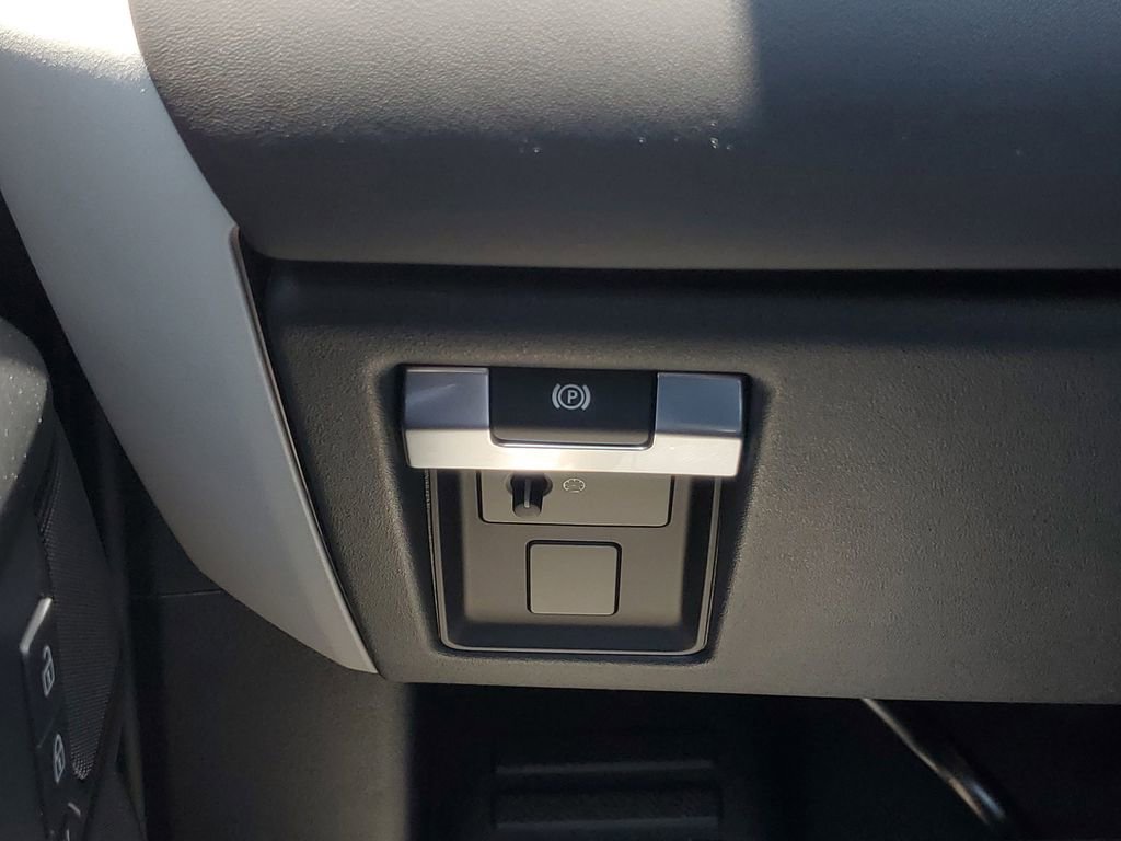 Certified 2025 Land Rover Defender 130 X-Dynamic SE image 15