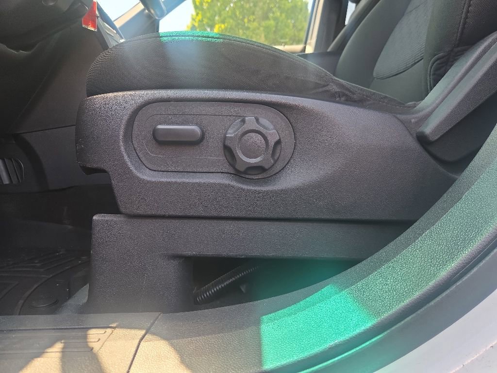 Used 2013 Ford Explorer XLT FWD image 2
