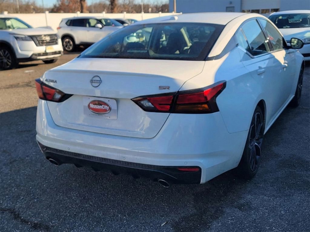 Used 2024 Nissan Altima 2.5 SR FWD image 8