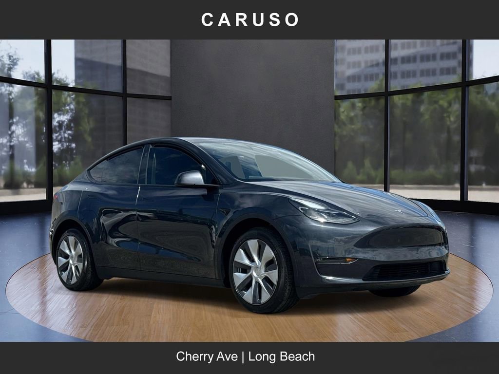 Used 2024 Tesla Model Y Long Range AWD/4WD image 1