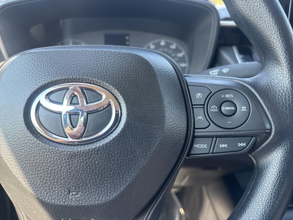Used 2025 Toyota Corolla LE w/ Convenience Package FWD image 15