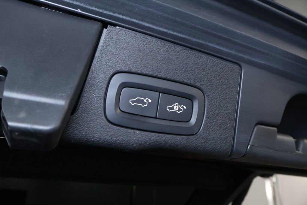 Used 2018 Volvo XC60 T6 Inscription w/ Convenience Package image 20