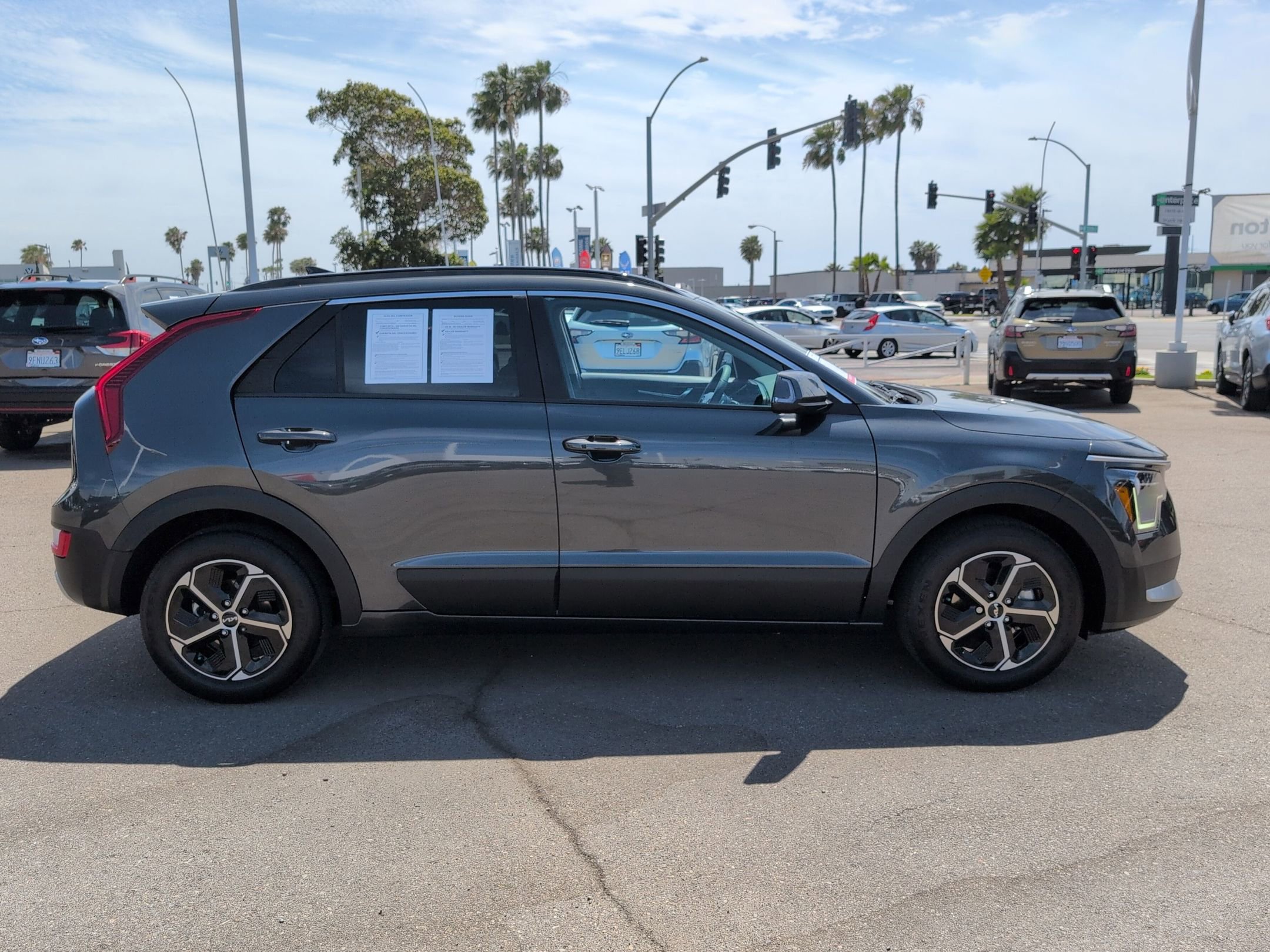 Used 2024 Kia Niro EX image 5