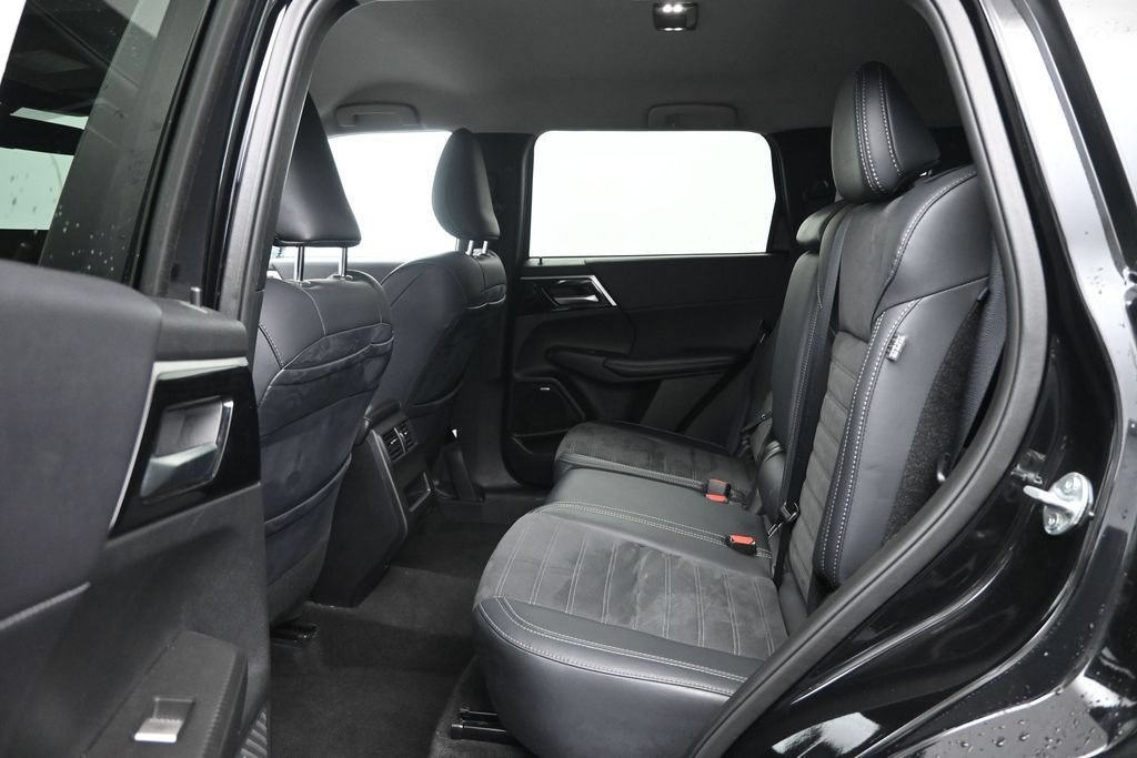 Used 2025 Mitsubishi Outlander SE AWD/4WD image 26
