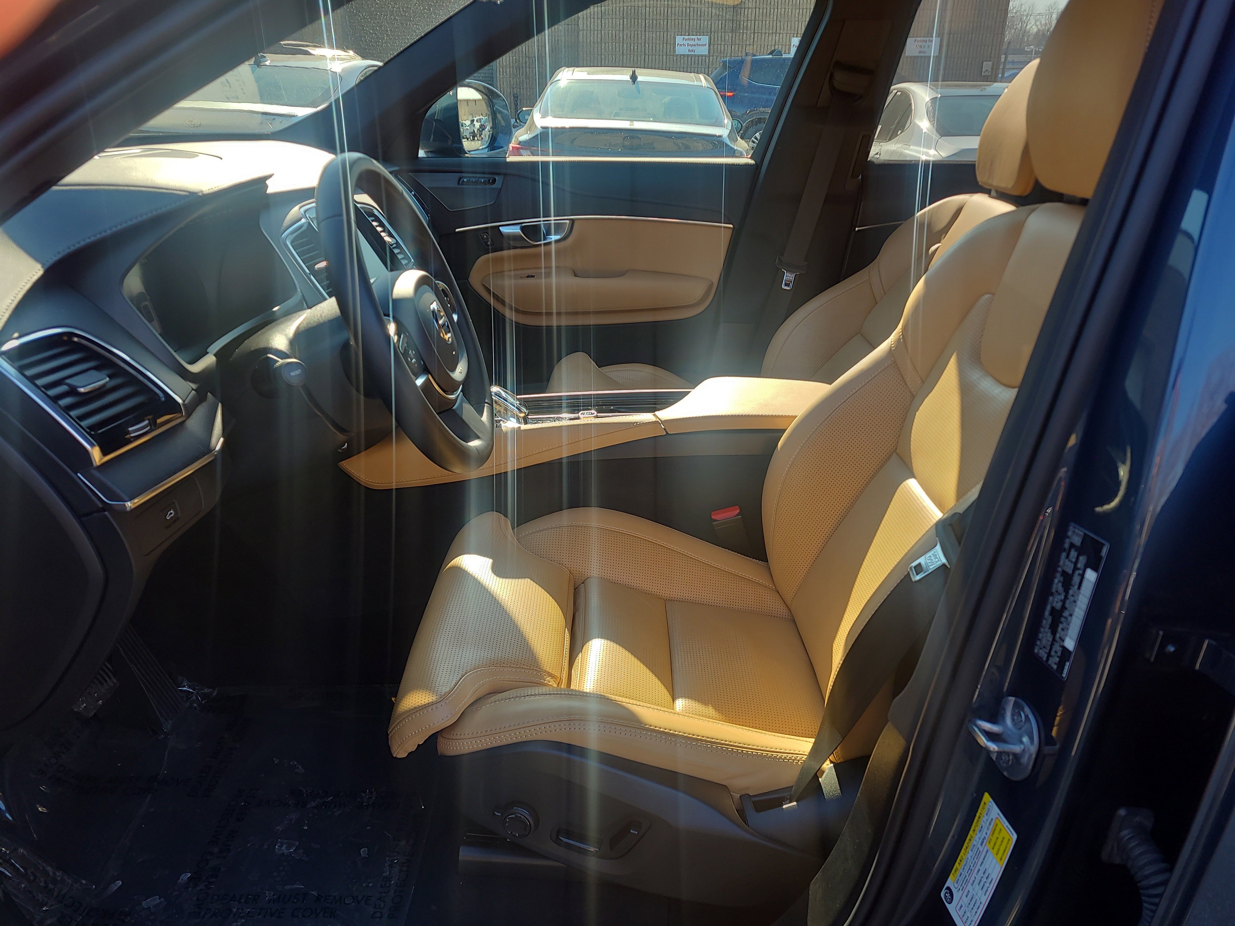 Used 2024 Volvo XC90 B6 Ultimate w/ Protection Package Premier image 17