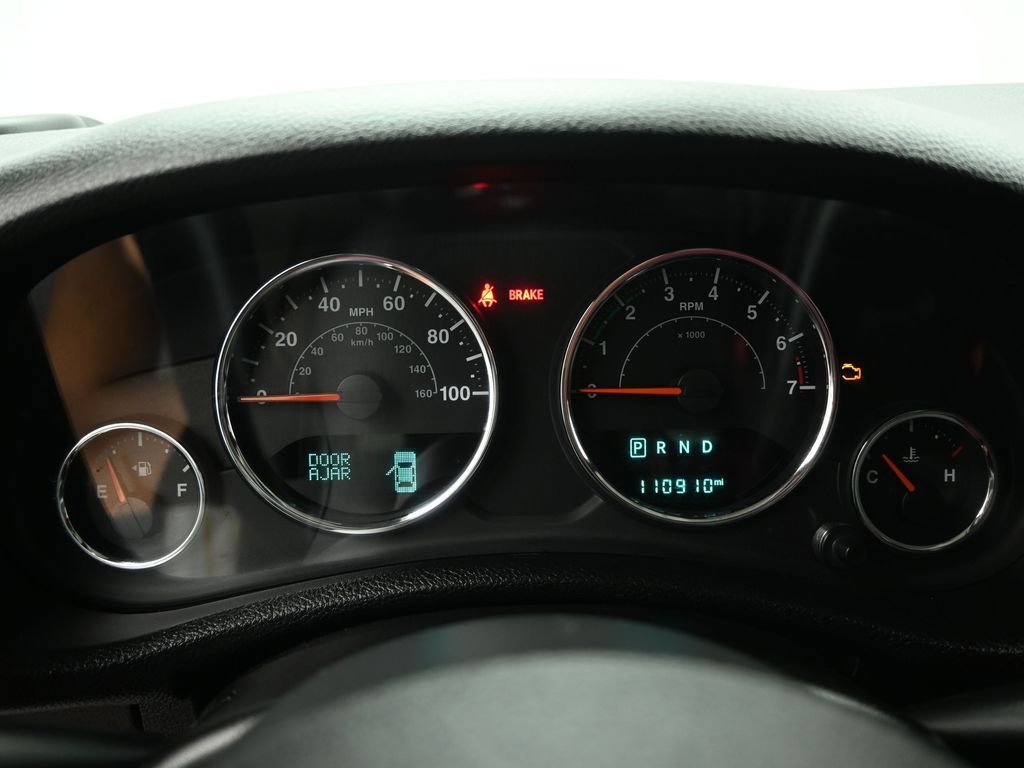 Used 2016 Jeep Wrangler Unlimited Sahara w/ Connectivity Group image 11