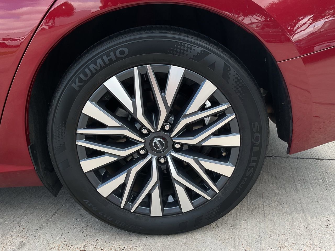 Used 2025 Nissan Altima 2.5 SV FWD image 9
