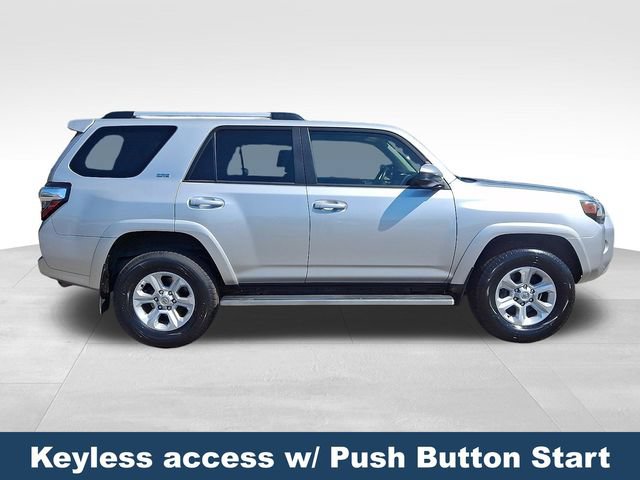 Used 2022 Toyota 4Runner SR5 AWD/4WD image 9