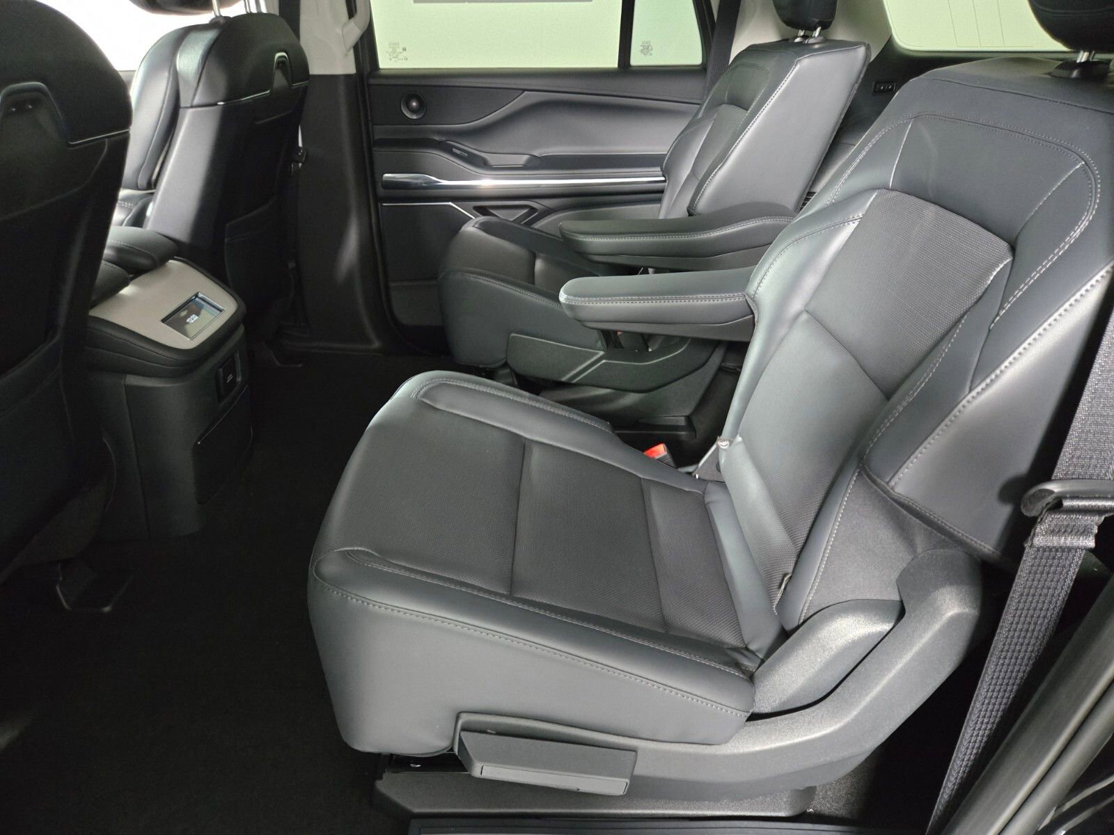 New 2026 Lincoln Navigator L Premier AWD/4WD image 13
