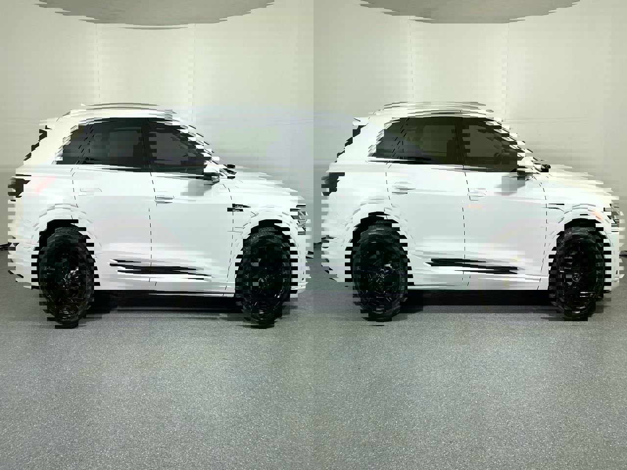 Certified 2022 Audi e-tron Premium Plus w/ Premium Plus Package image 38