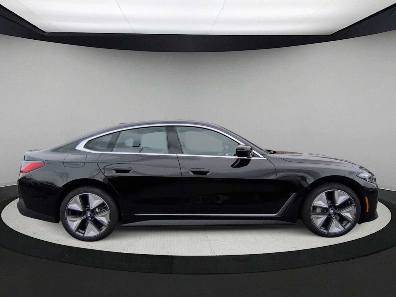 New 2026 BMW i4 xDrive40i w/ Premium Package AWD/4WD image 9