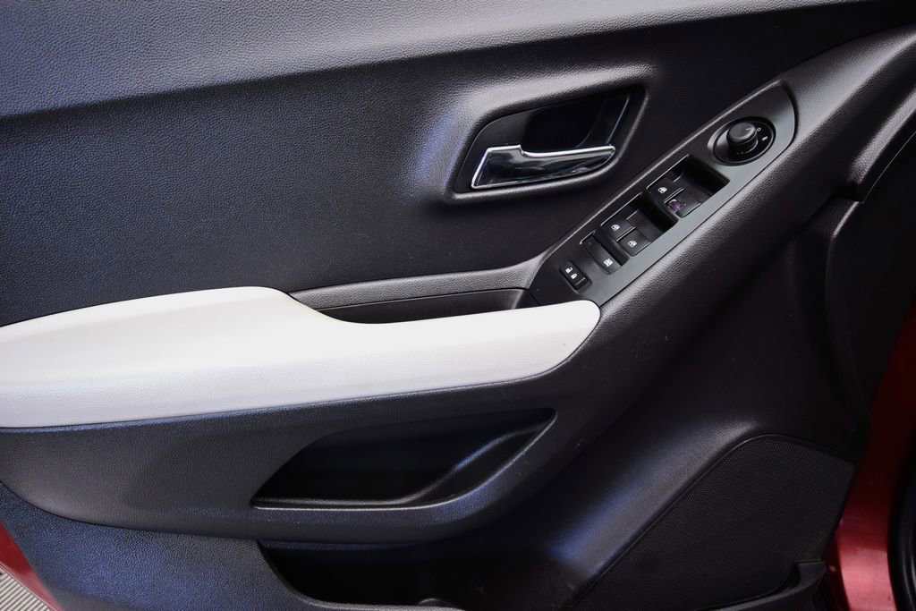 Used 2021 Chevrolet Trax LT w/ Driver Confidence Package image 20