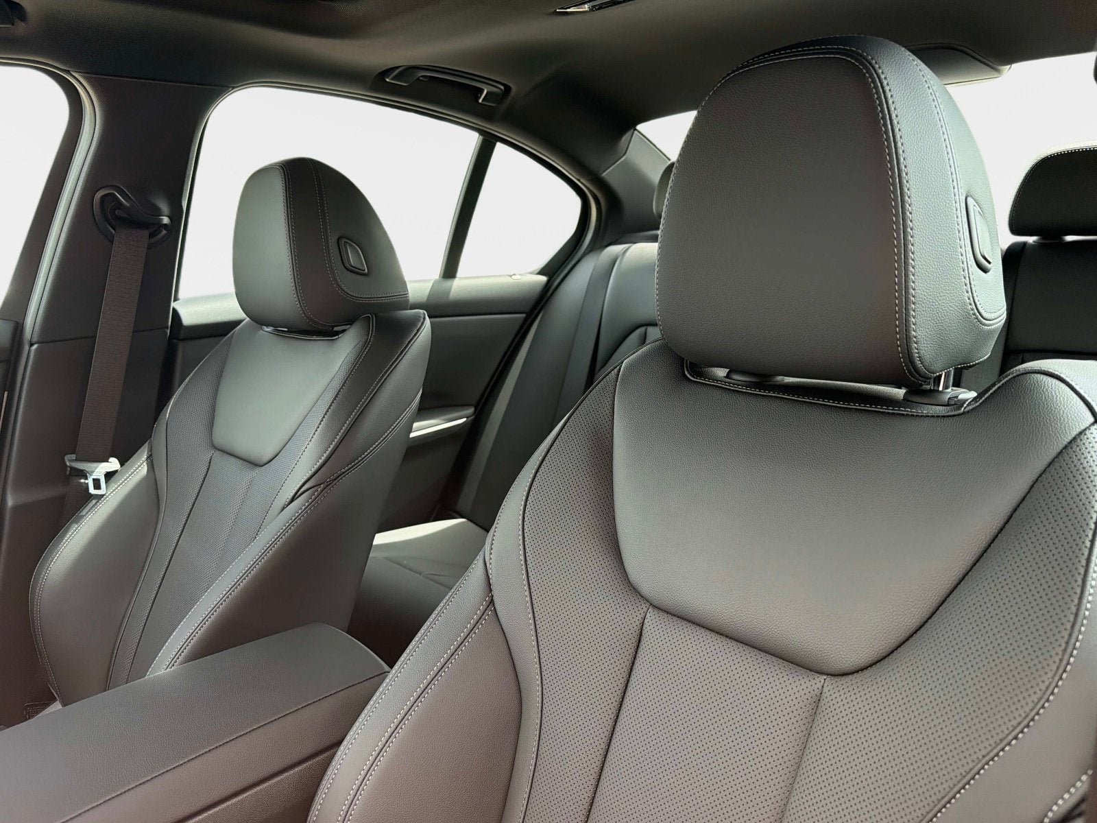 New 2026 BMW 330i Sedan w/ Convenience Package RWD image 20