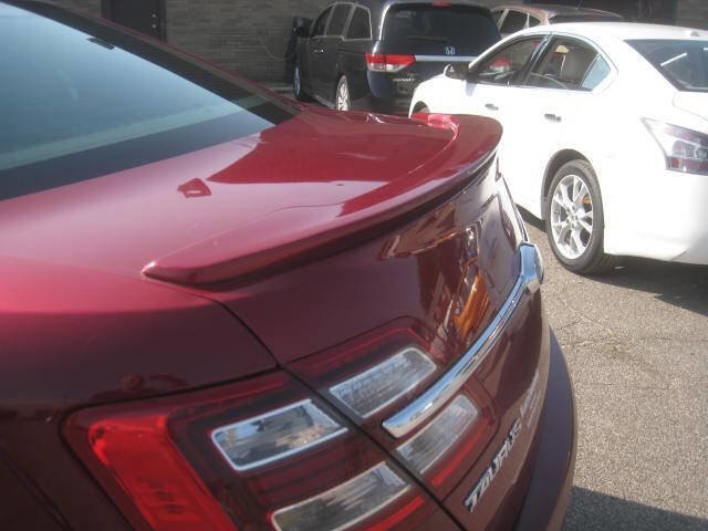 Used 2014 Ford Taurus SEL w/ Equipment Group 201A image 9