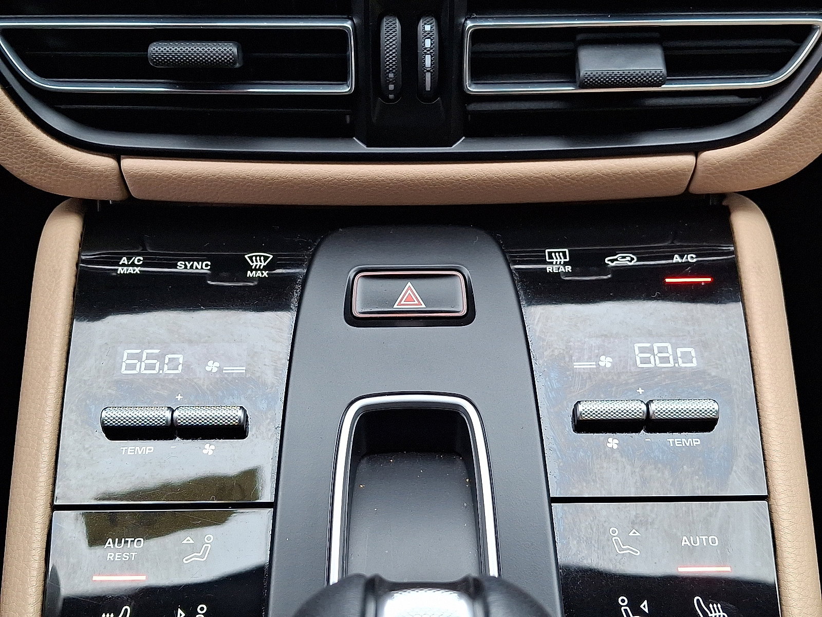 Used 2022 Porsche Macan image 16
