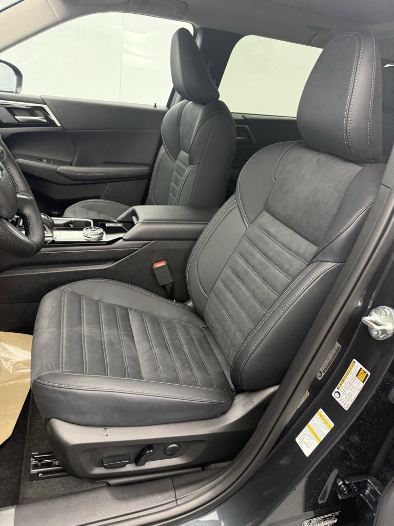 New 2025 Mitsubishi Outlander SEL image 13