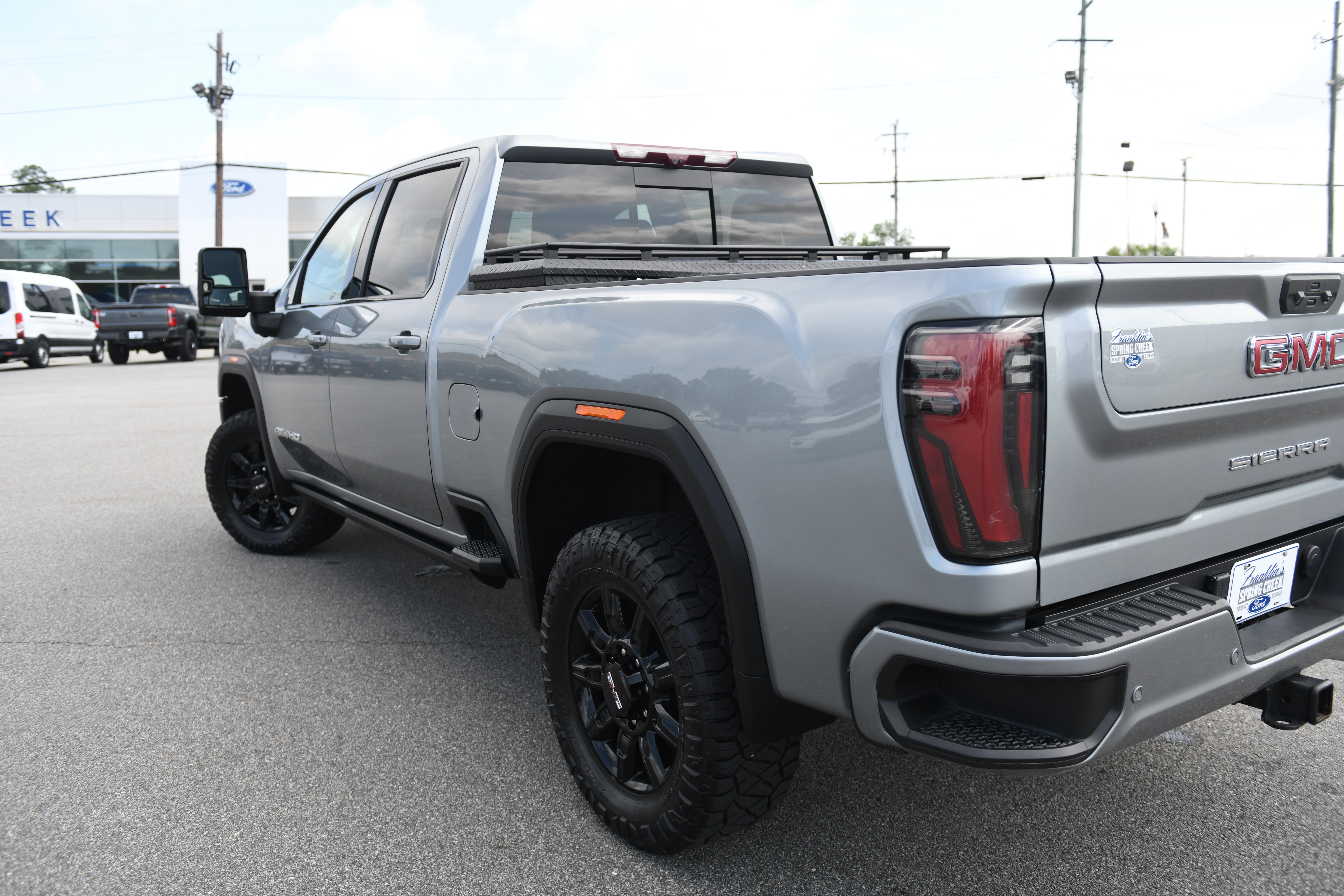 Used 2024 GMC Sierra 2500 AT4 w/ AT4 Premium Plus Package AWD/4WD image 9