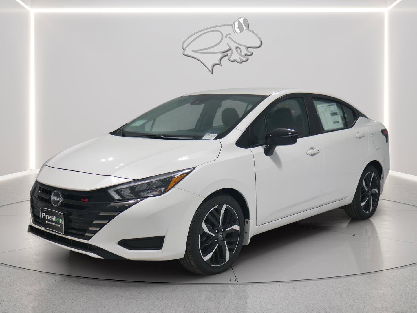 New 2025 Nissan Versa SR w/ Trunk Package