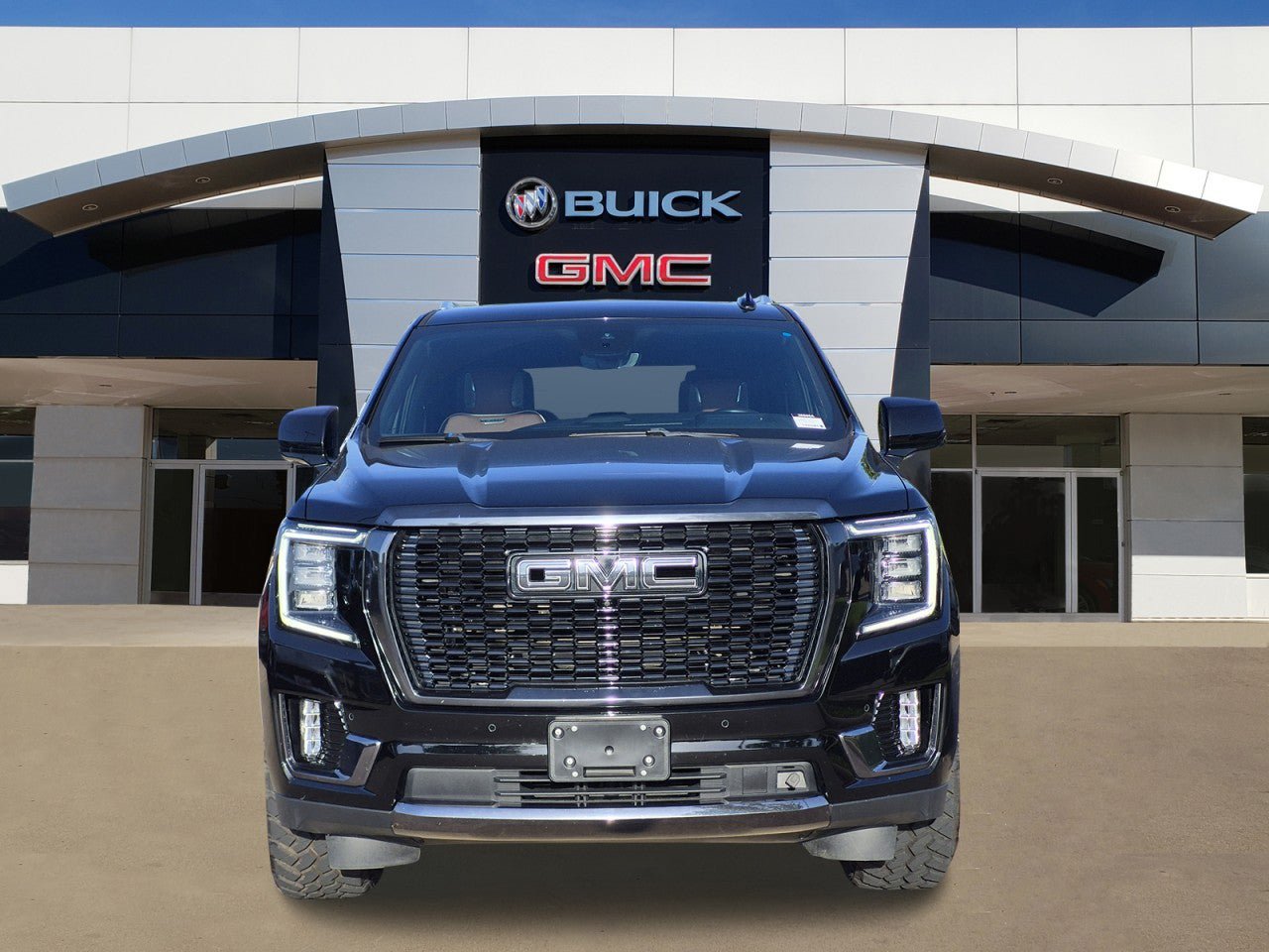Used 2023 GMC Yukon Denali Ultimate w/ LPO, Floor Liner Package AWD/4WD image 2