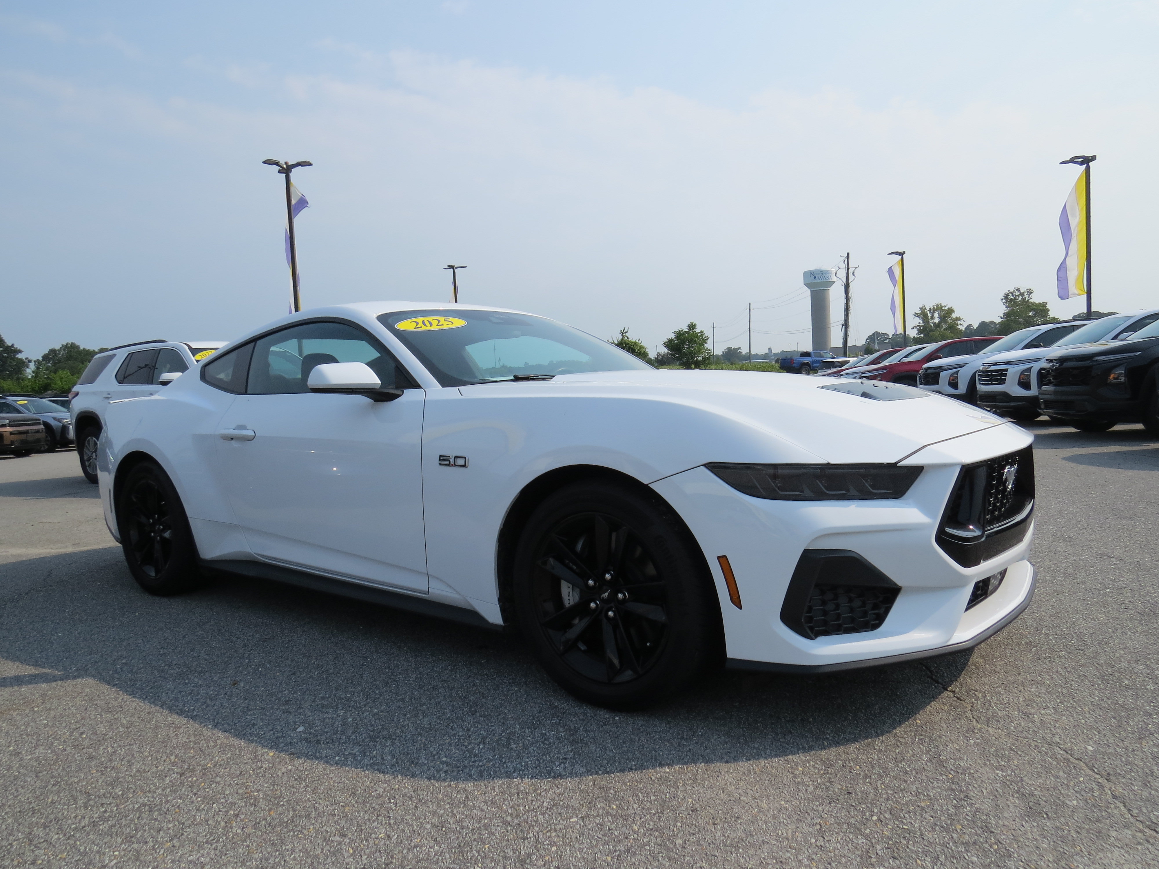 Used 2025 Ford Mustang GT RWD image 1