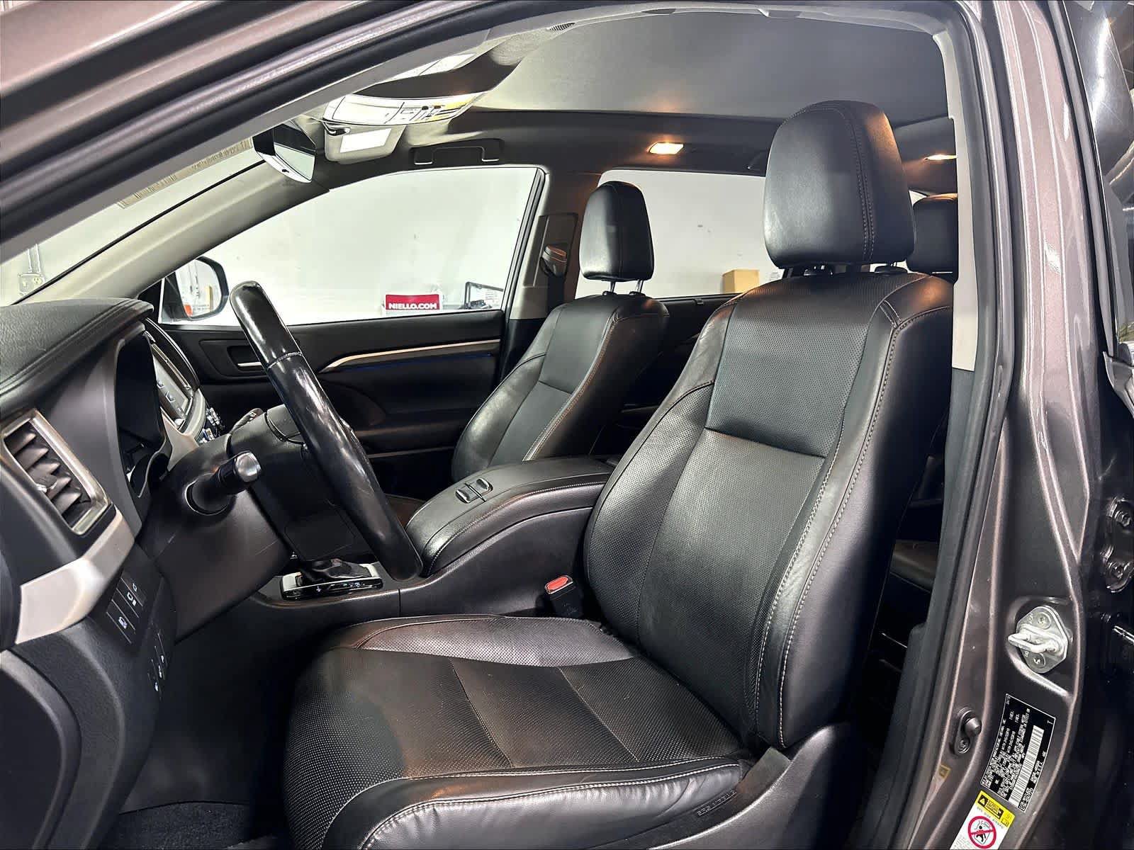 Used 2019 Toyota Highlander Limited Platinum AWD/4WD image 26