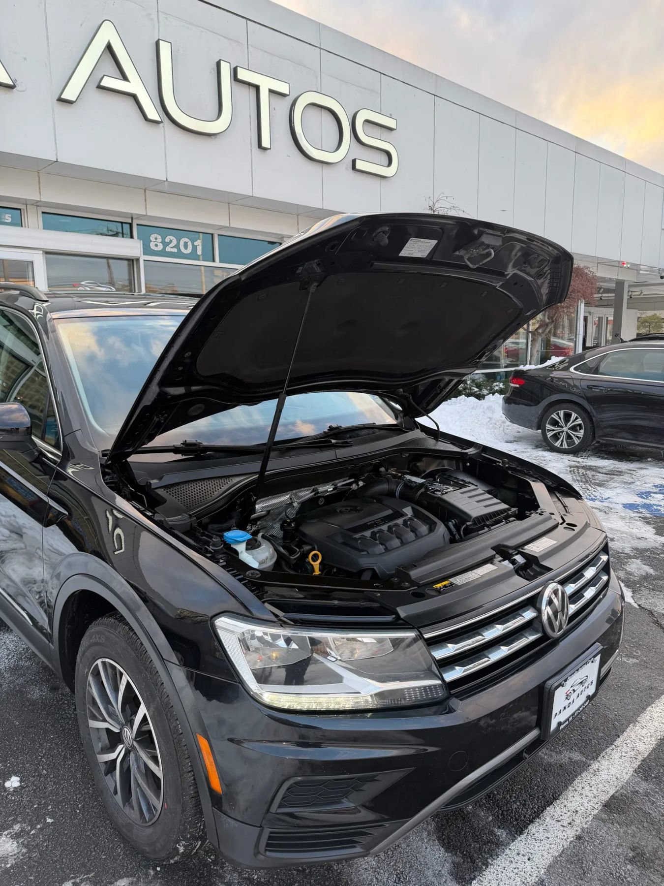 Used 2020 Volkswagen Tiguan S image 9