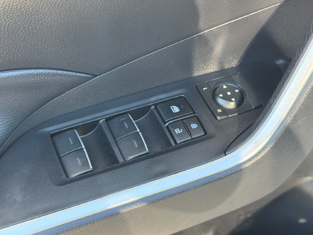 Used 2025 Toyota RAV4 XLE AWD/4WD image 18
