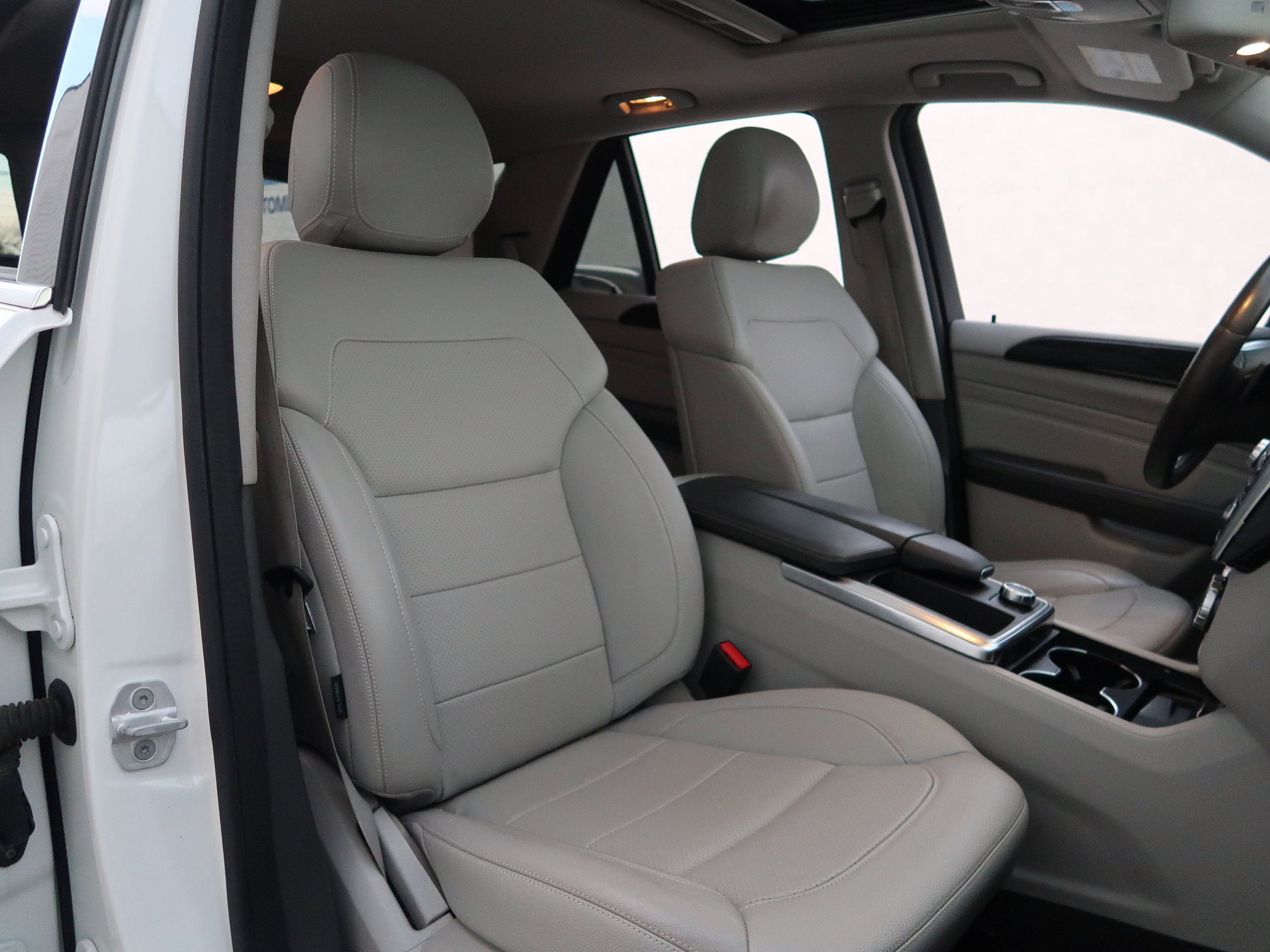 Used 2015 Mercedes-Benz ML 250 BlueTEC 4MATIC w/ Premium 1 Package image 13