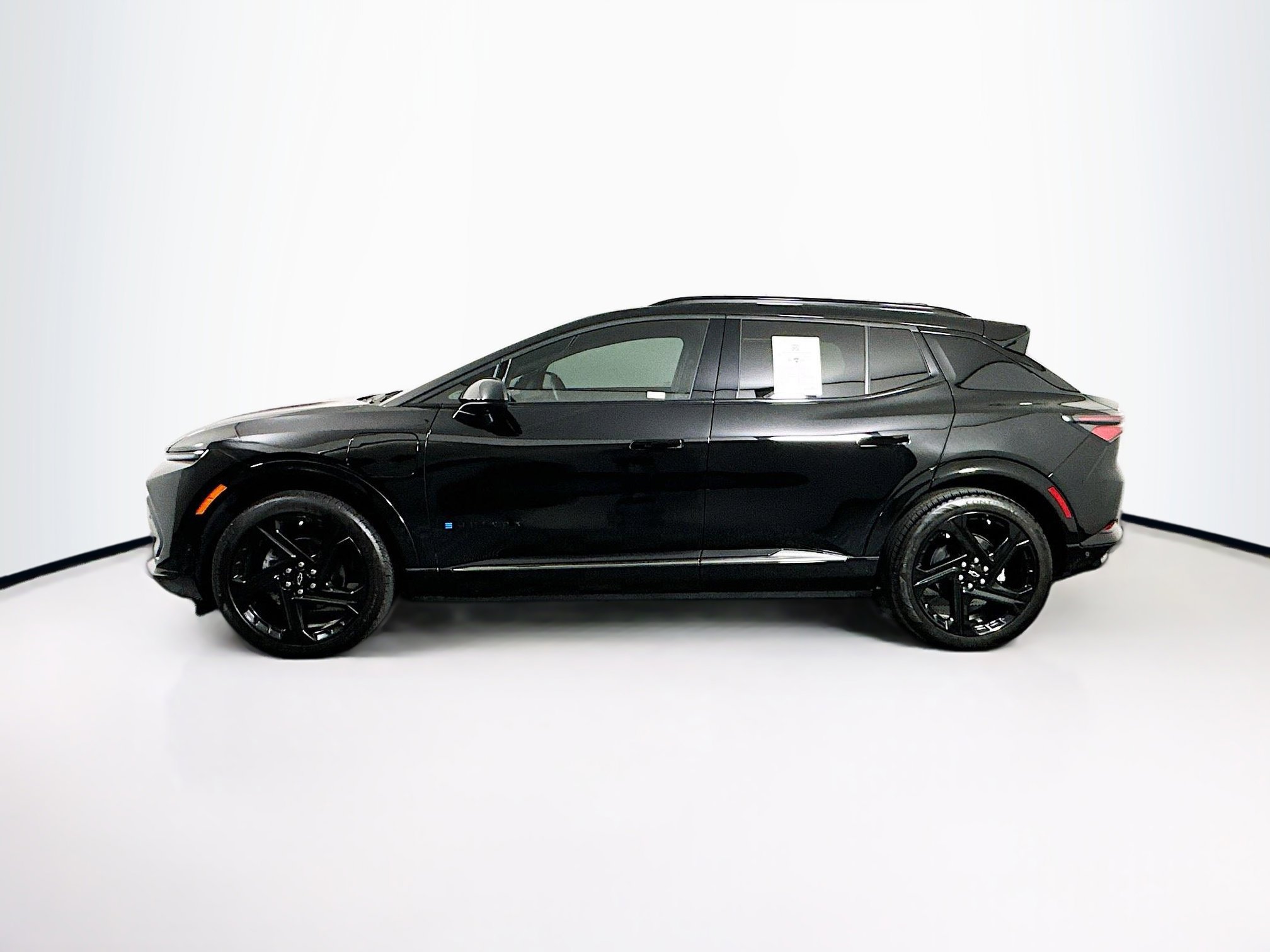 Used 2024 Chevrolet Equinox EV RS FWD image 4