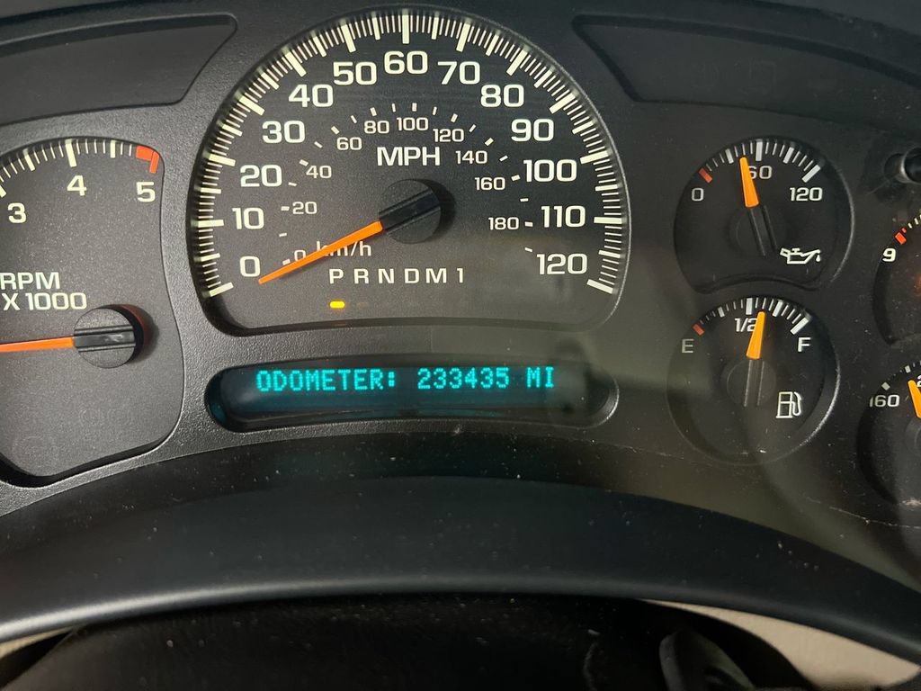 Used 2006 Chevrolet Silverado 2500 LT w/ Heavy-Duty Power Package RWD image 13