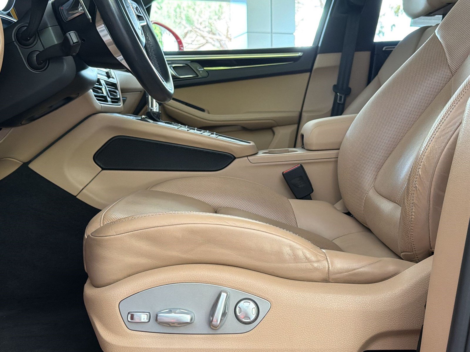 Used 2019 Porsche Macan AWD/4WD image 14