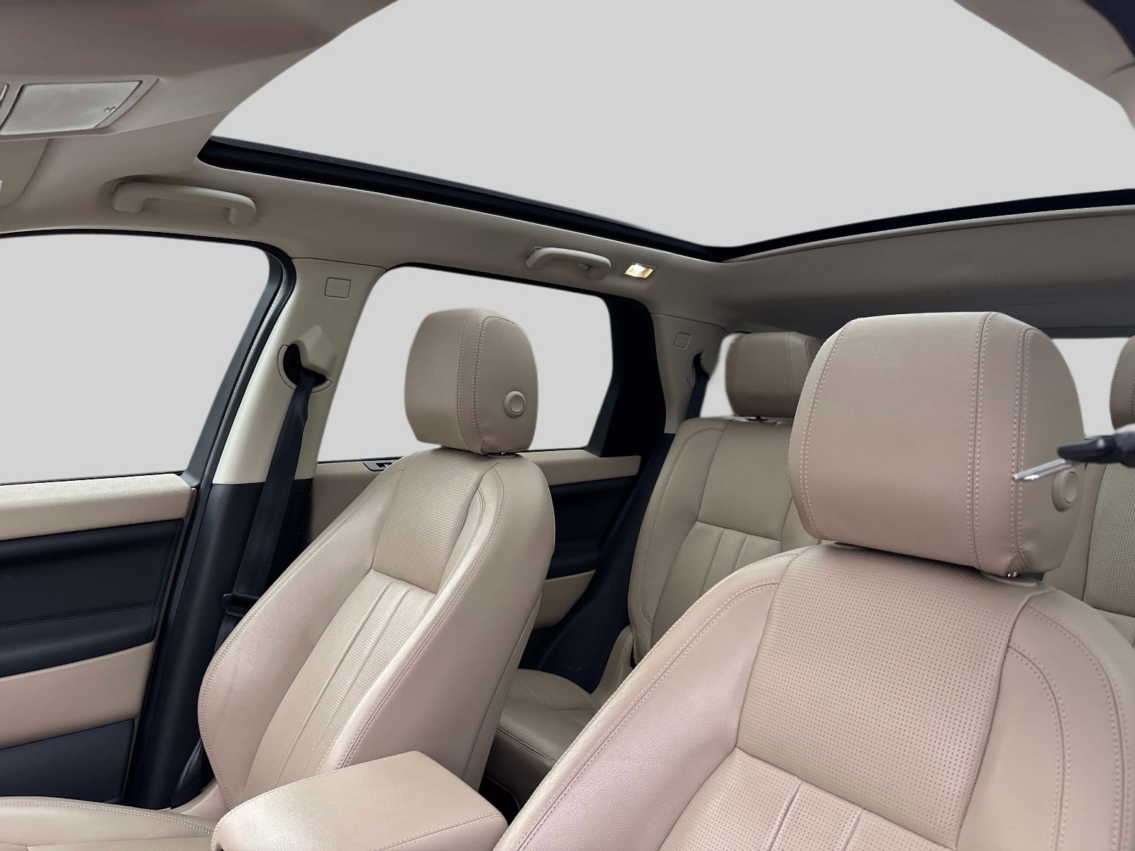 Used 2019 Land Rover Discovery Sport HSE image 24