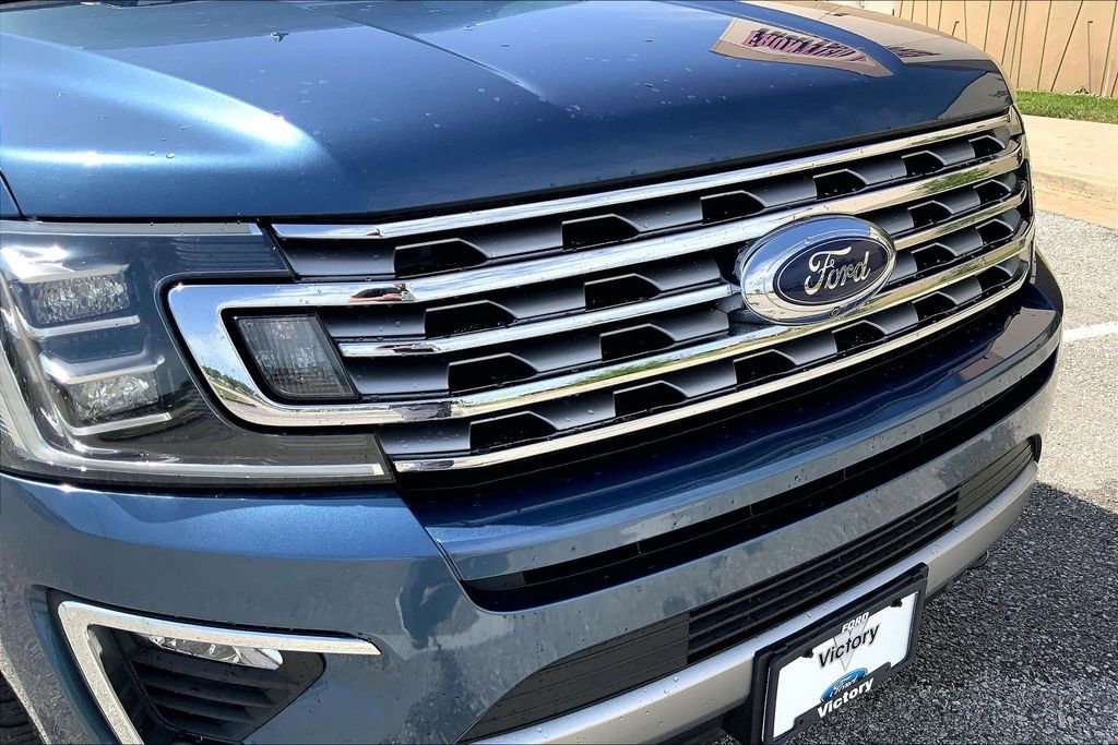 Used 2019 Ford Expedition Limited w/ Equipment Group 302A AWD/4WD image 29