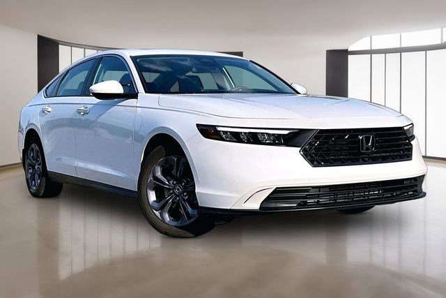 Certified 2023 Honda Accord EX image 3