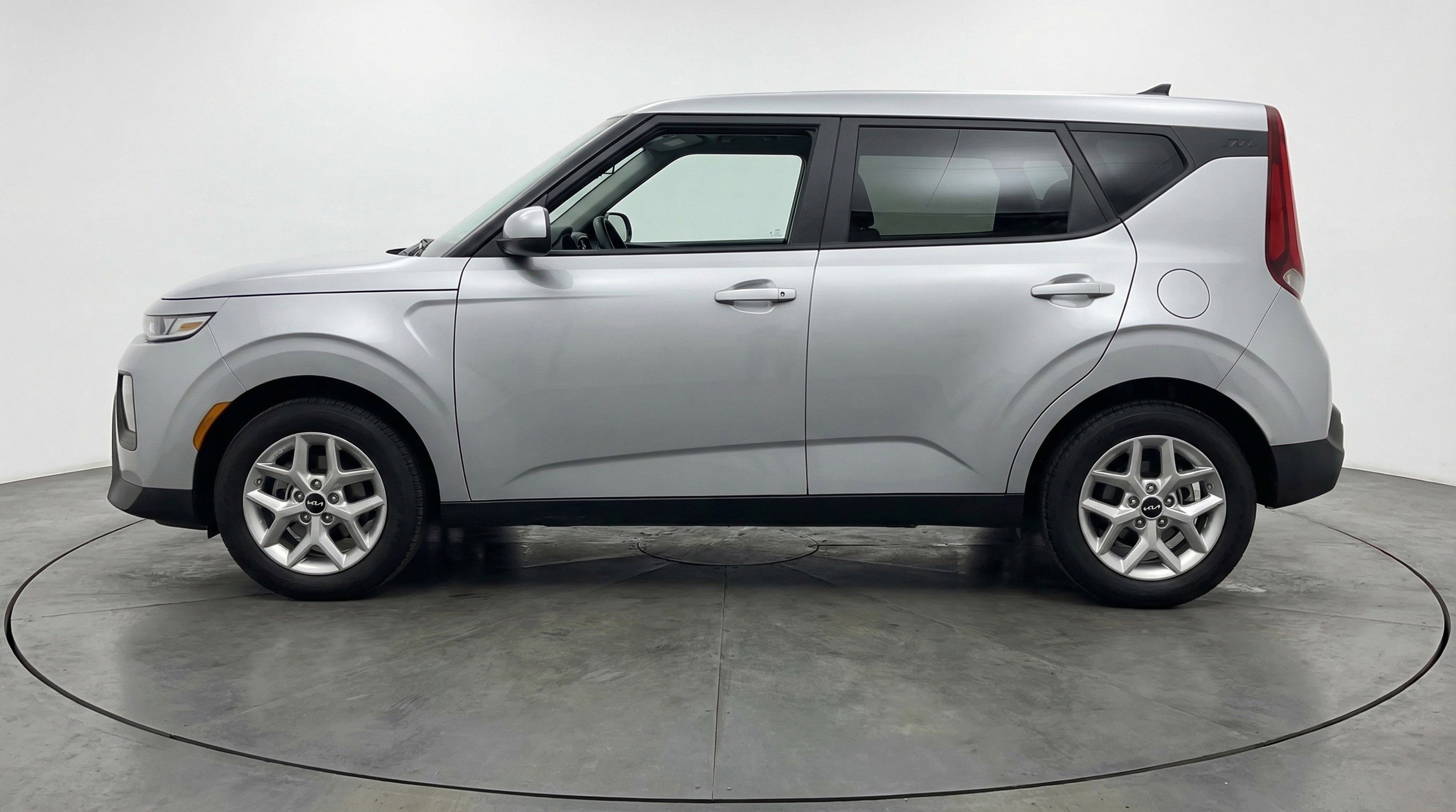 Used 2025 Kia Soul LX w/ LX Technology Package image 5